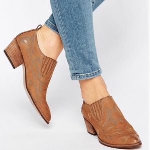 Dolce Vita brown embroidered leather Western boot